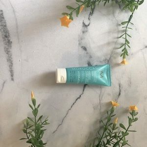 Moroccan oil Weightless Hydrating Hair Mask
